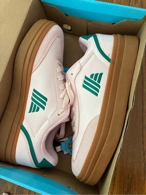 Women's Pink Low-Top Sneakers with Memory Foam 50th Anniversary limited edition